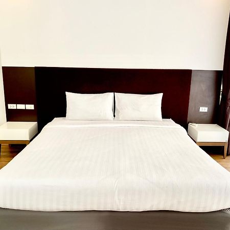 Nantiruj Tower - นันทิรุจ ทาวเวอร์ เซอร์วิสอพาร์ทเม้นท์ สุขุมวิท ซอย 8 Apartman Bangkok Kültér fotó