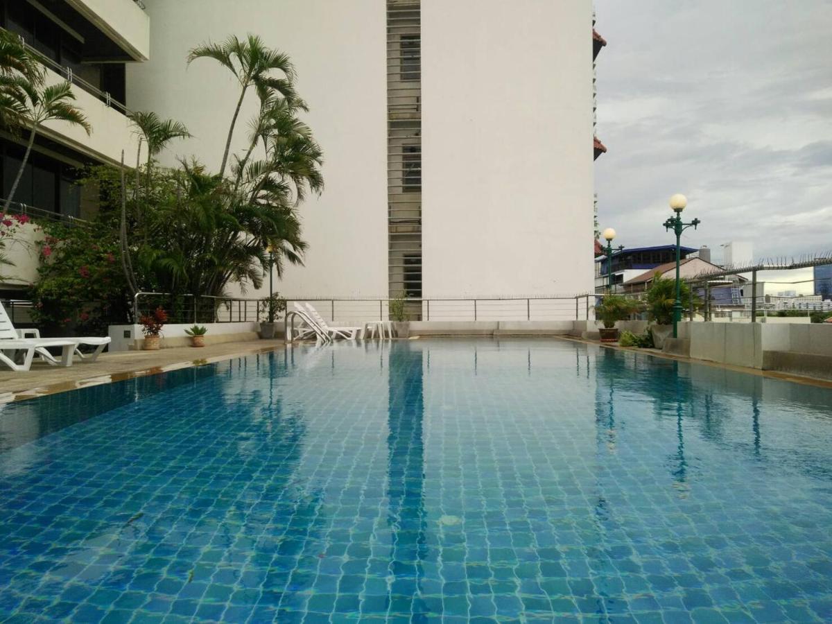 Nantiruj Tower - นันทิรุจ ทาวเวอร์ เซอร์วิสอพาร์ทเม้นท์ สุขุมวิท ซอย 8 Apartman Bangkok Kültér fotó