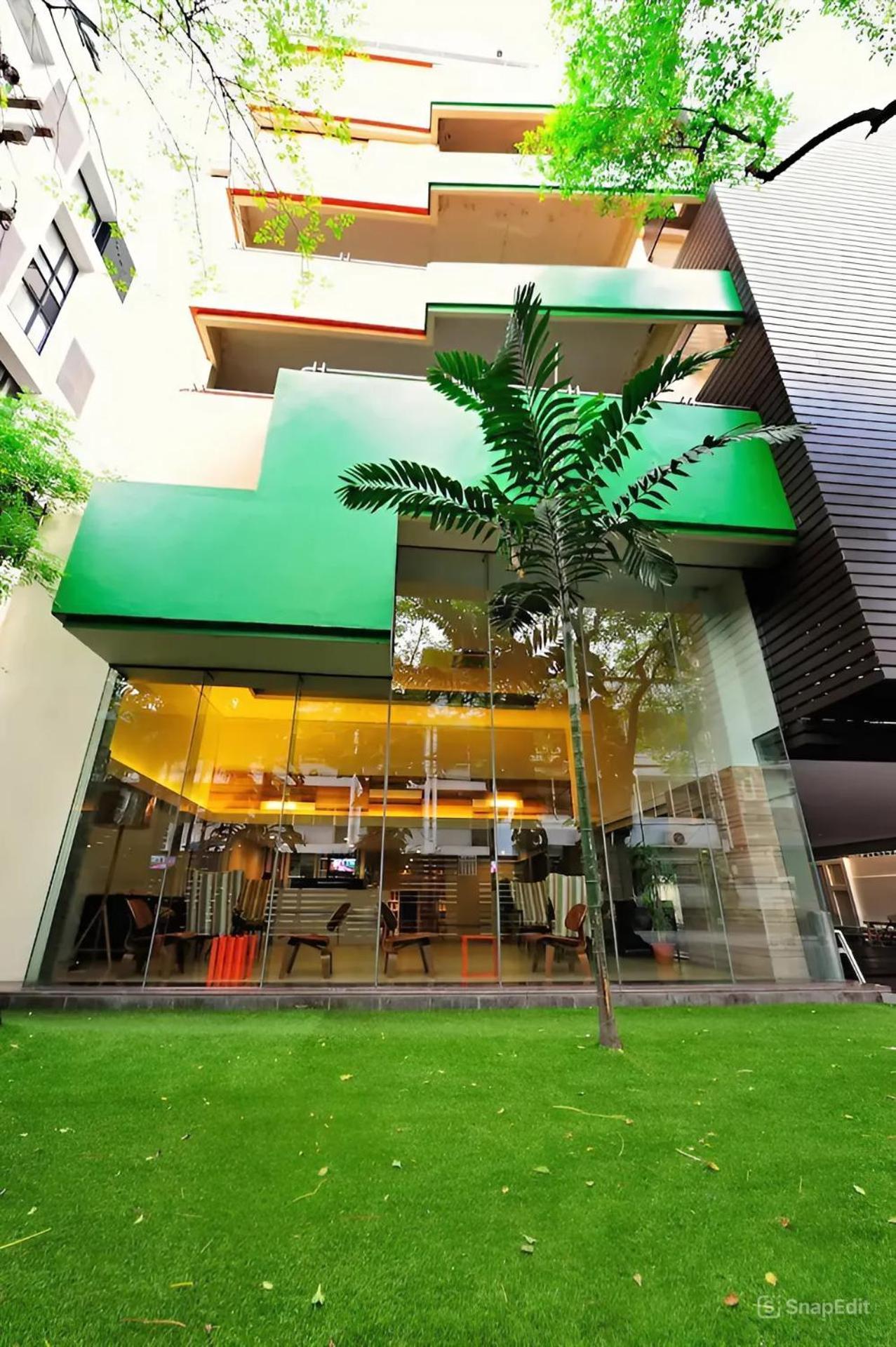 Nantiruj Tower - นันทิรุจ ทาวเวอร์ เซอร์วิสอพาร์ทเม้นท์ สุขุมวิท ซอย 8 Apartman Bangkok Kültér fotó