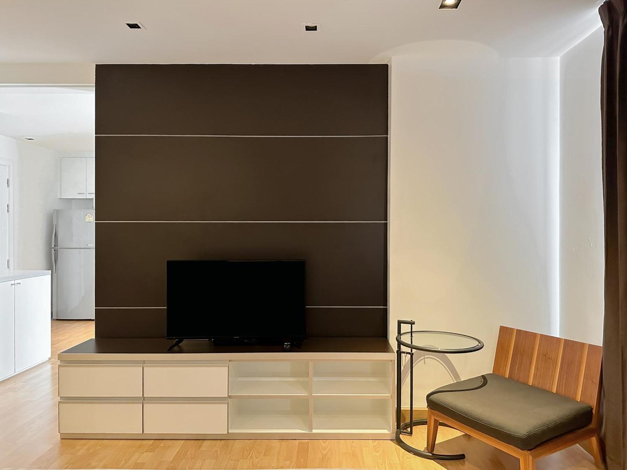 Nantiruj Tower - นันทิรุจ ทาวเวอร์ เซอร์วิสอพาร์ทเม้นท์ สุขุมวิท ซอย 8 Apartman Bangkok Kültér fotó
