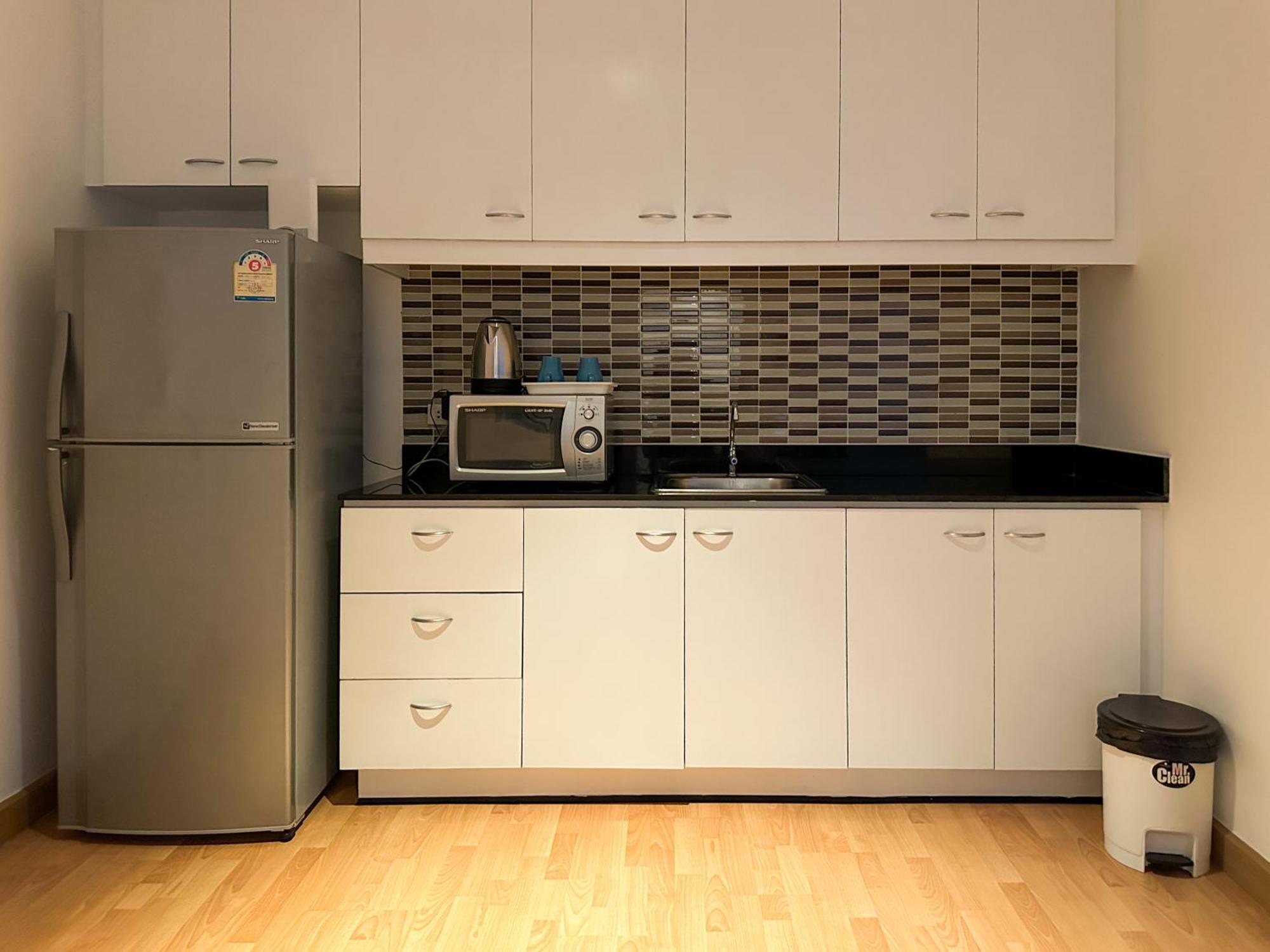 Nantiruj Tower - นันทิรุจ ทาวเวอร์ เซอร์วิสอพาร์ทเม้นท์ สุขุมวิท ซอย 8 Apartman Bangkok Kültér fotó