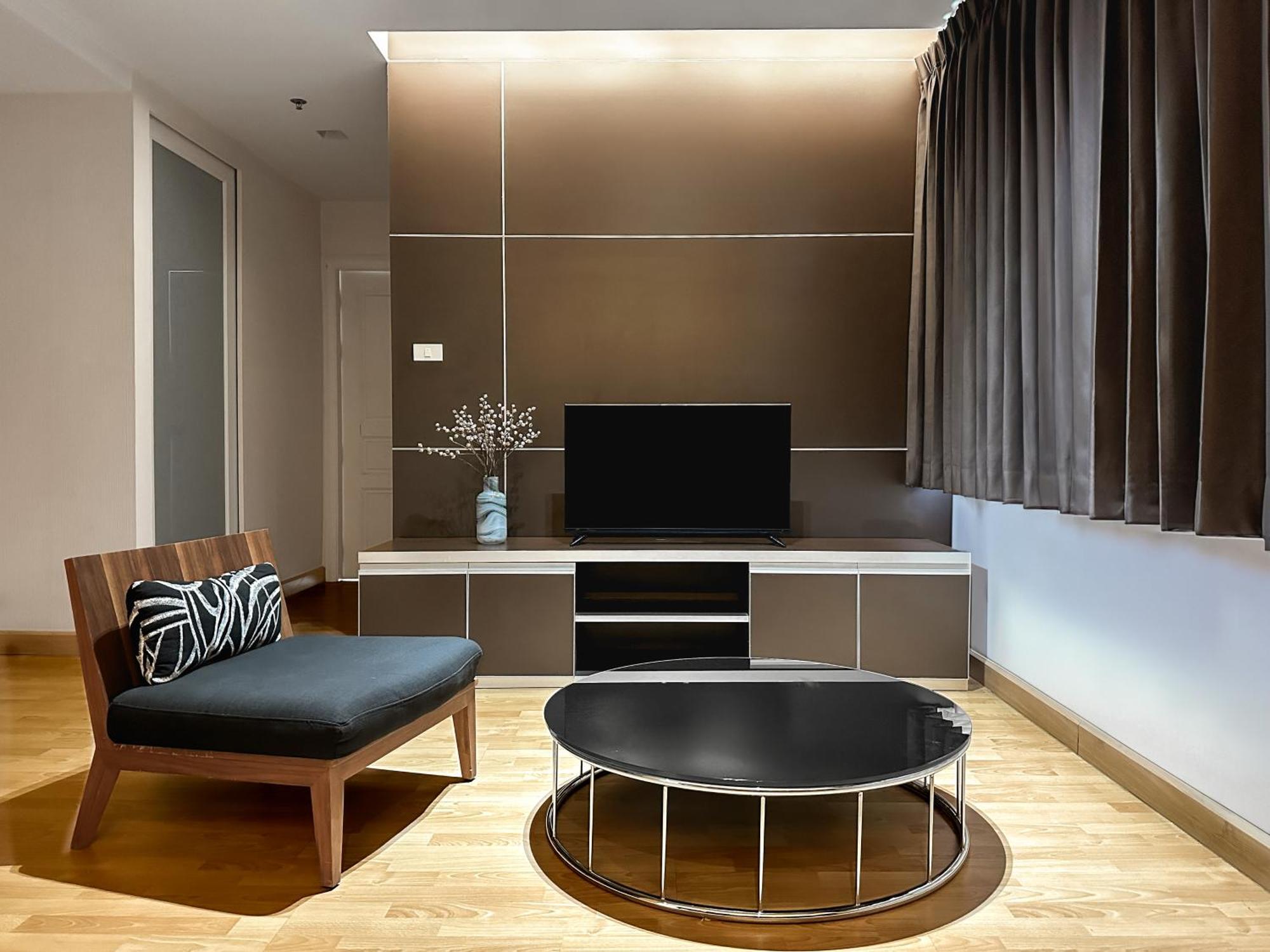 Nantiruj Tower - นันทิรุจ ทาวเวอร์ เซอร์วิสอพาร์ทเม้นท์ สุขุมวิท ซอย 8 Apartman Bangkok Kültér fotó