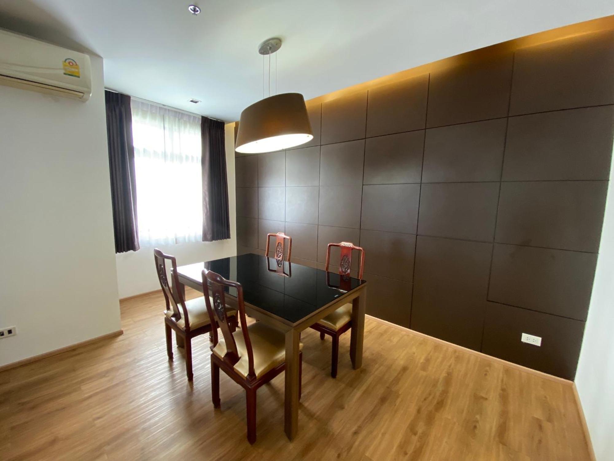 Nantiruj Tower - นันทิรุจ ทาวเวอร์ เซอร์วิสอพาร์ทเม้นท์ สุขุมวิท ซอย 8 Apartman Bangkok Kültér fotó
