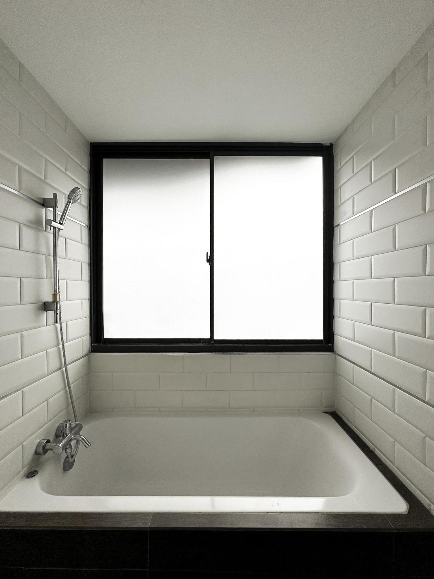 Nantiruj Tower - นันทิรุจ ทาวเวอร์ เซอร์วิสอพาร์ทเม้นท์ สุขุมวิท ซอย 8 Apartman Bangkok Kültér fotó