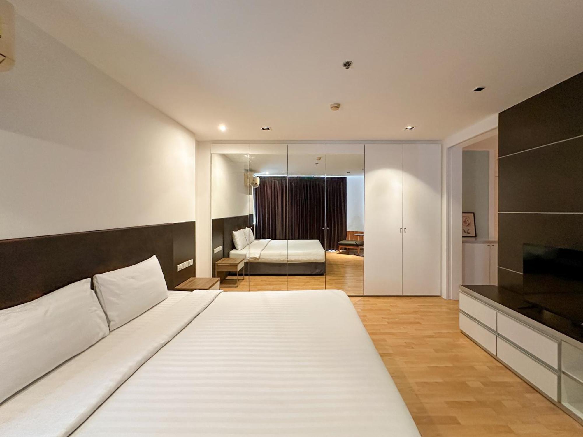 Nantiruj Tower - นันทิรุจ ทาวเวอร์ เซอร์วิสอพาร์ทเม้นท์ สุขุมวิท ซอย 8 Apartman Bangkok Kültér fotó