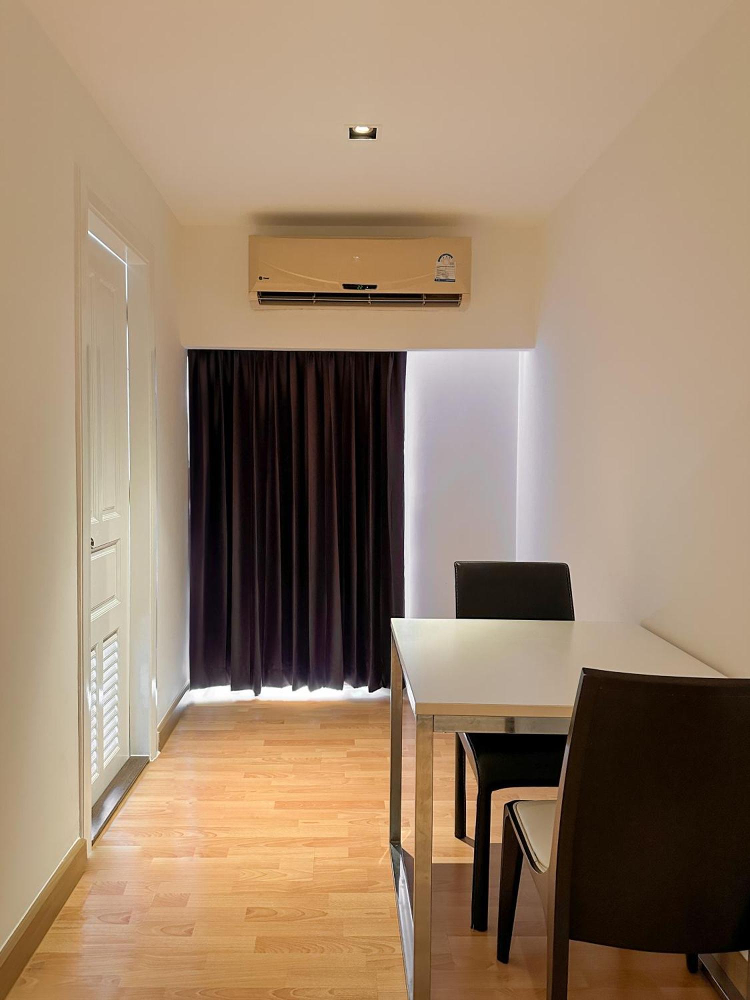 Nantiruj Tower - นันทิรุจ ทาวเวอร์ เซอร์วิสอพาร์ทเม้นท์ สุขุมวิท ซอย 8 Apartman Bangkok Kültér fotó