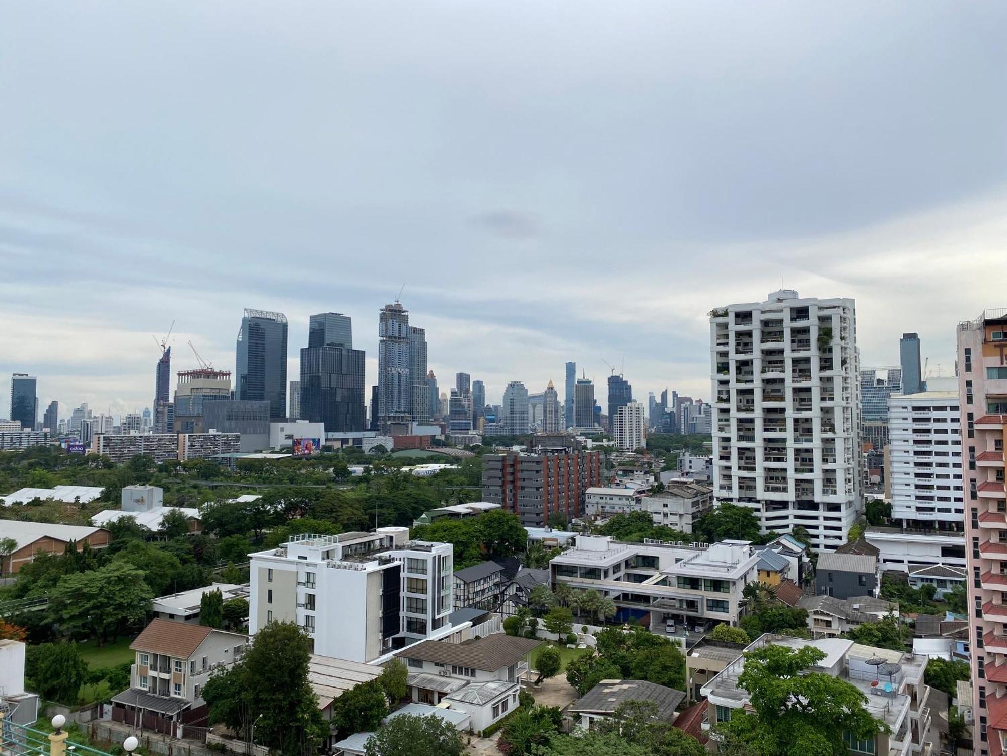 Nantiruj Tower - นันทิรุจ ทาวเวอร์ เซอร์วิสอพาร์ทเม้นท์ สุขุมวิท ซอย 8 Apartman Bangkok Kültér fotó