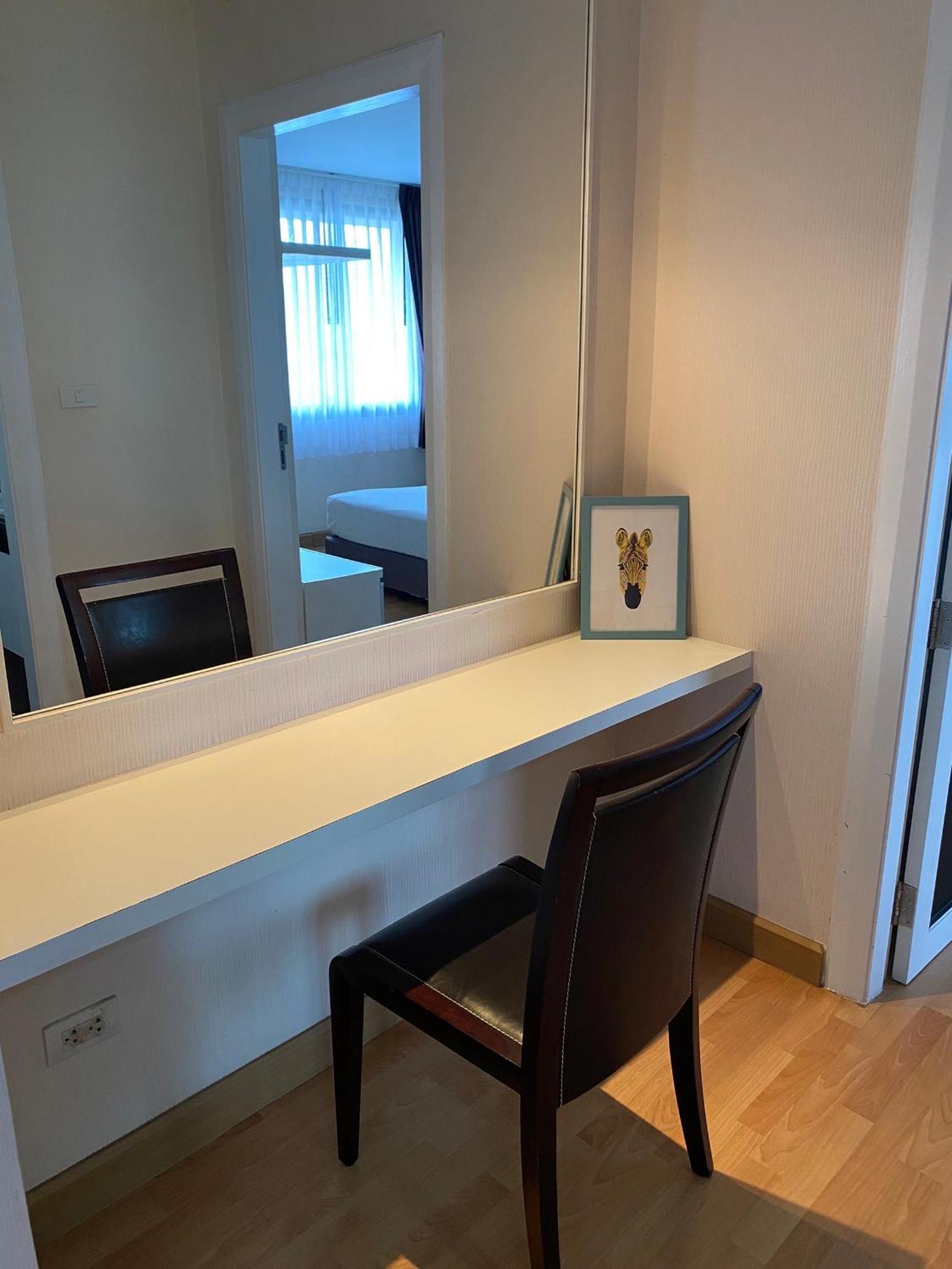 Nantiruj Tower - นันทิรุจ ทาวเวอร์ เซอร์วิสอพาร์ทเม้นท์ สุขุมวิท ซอย 8 Apartman Bangkok Kültér fotó
