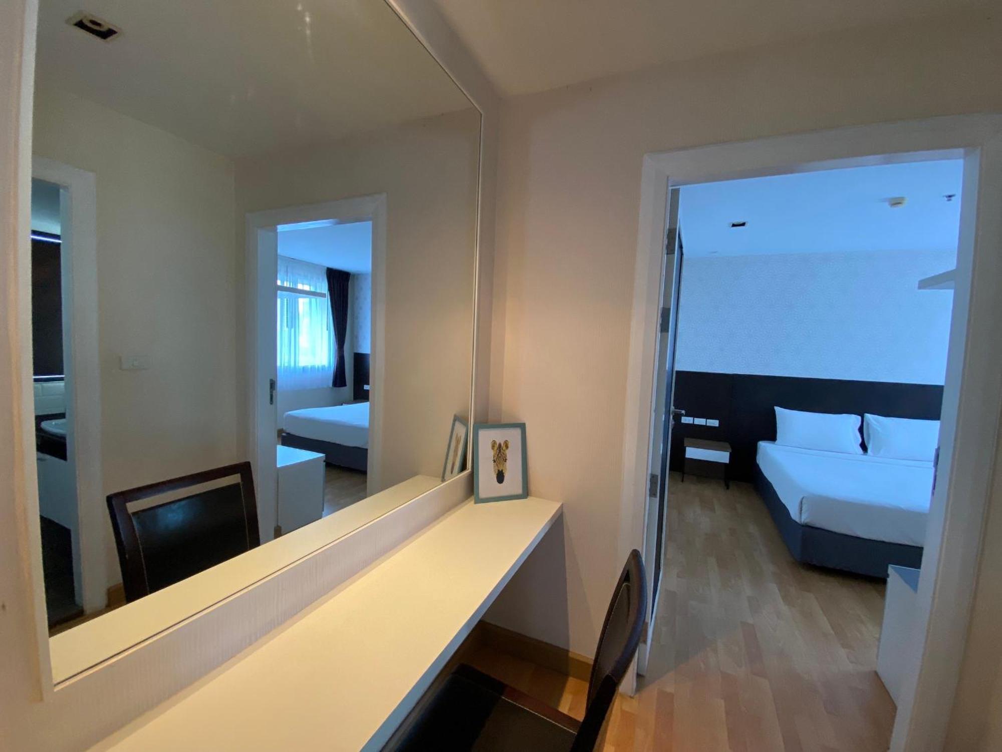 Nantiruj Tower - นันทิรุจ ทาวเวอร์ เซอร์วิสอพาร์ทเม้นท์ สุขุมวิท ซอย 8 Apartman Bangkok Kültér fotó