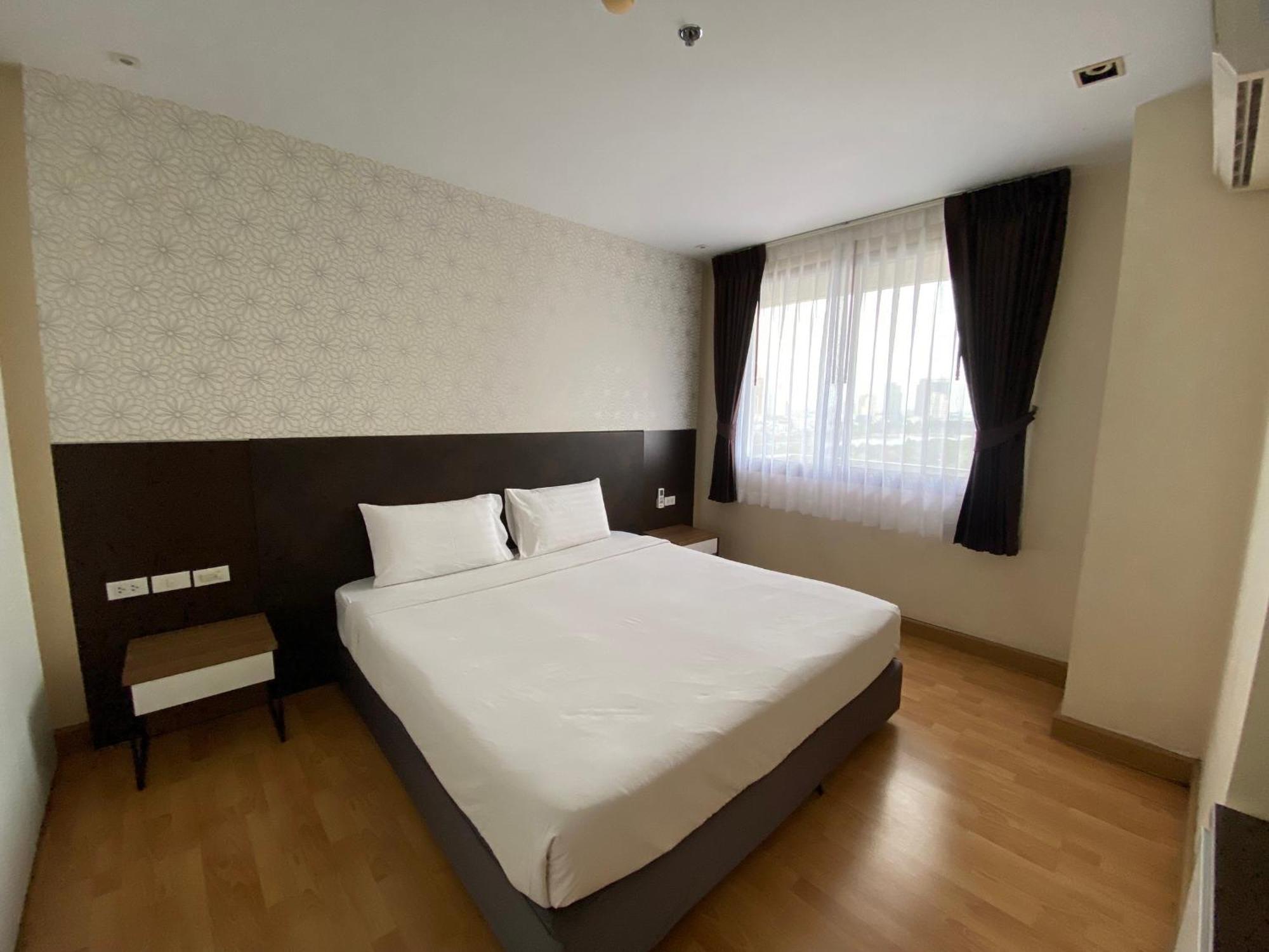 Nantiruj Tower - นันทิรุจ ทาวเวอร์ เซอร์วิสอพาร์ทเม้นท์ สุขุมวิท ซอย 8 Apartman Bangkok Kültér fotó
