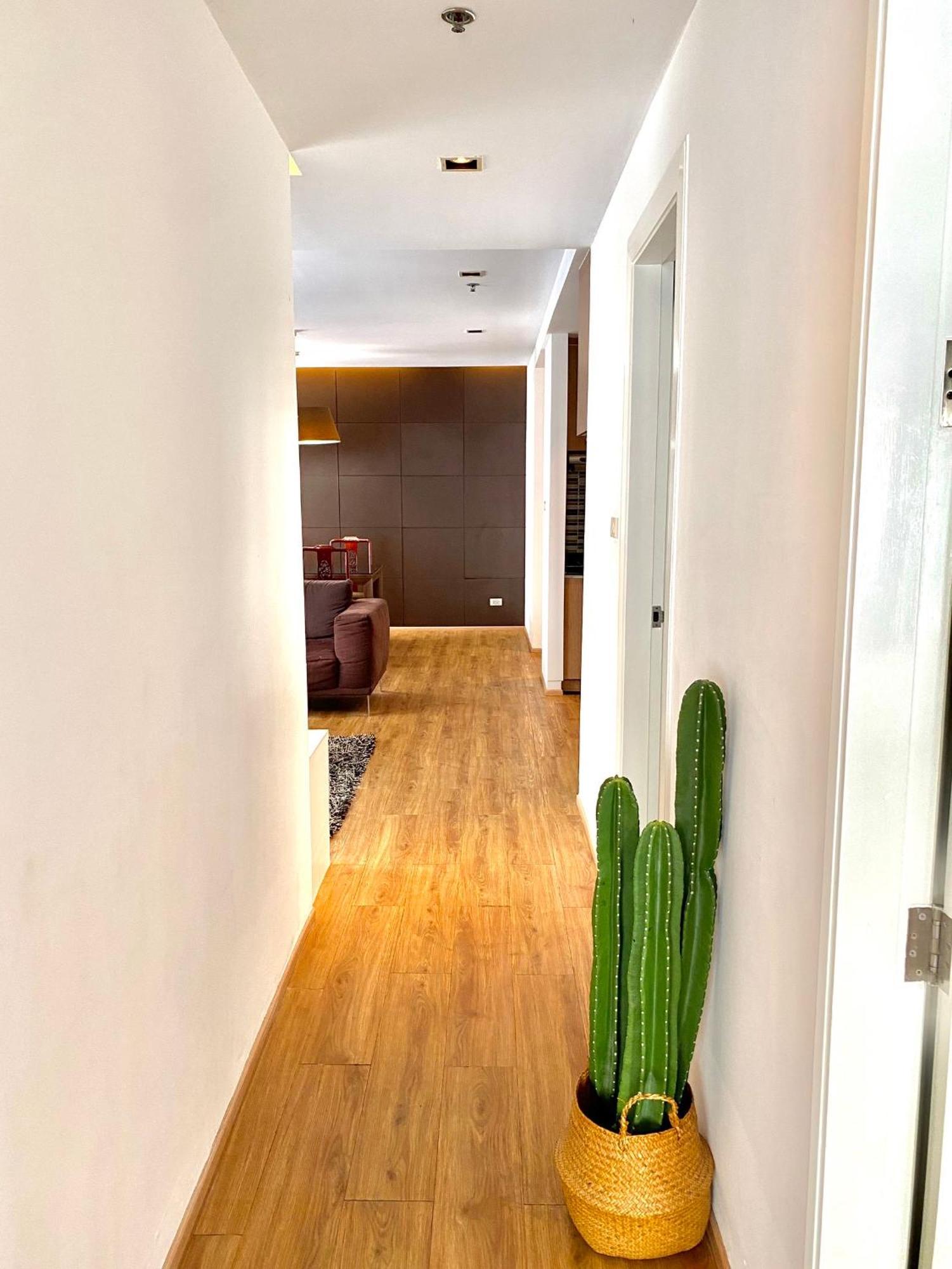 Nantiruj Tower - นันทิรุจ ทาวเวอร์ เซอร์วิสอพาร์ทเม้นท์ สุขุมวิท ซอย 8 Apartman Bangkok Kültér fotó